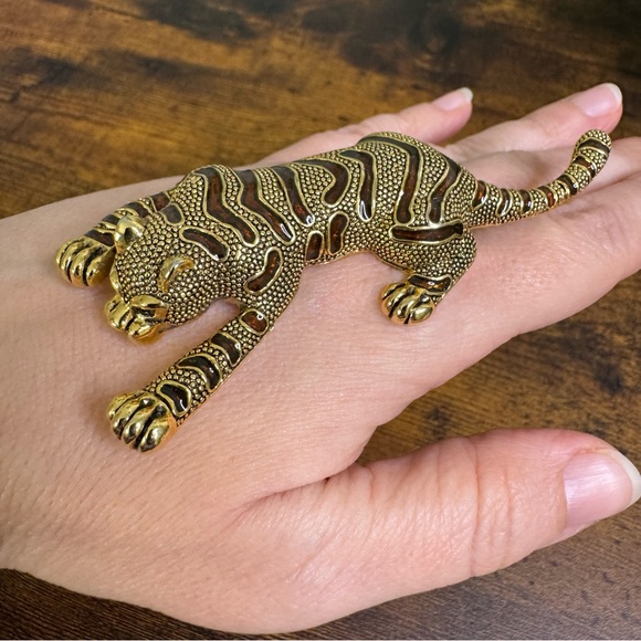 Crouching Tiger Brooch Gold and Brown Enamel Stripe 4.25 Inch Vintage 1980’s - Picture 9 of 10